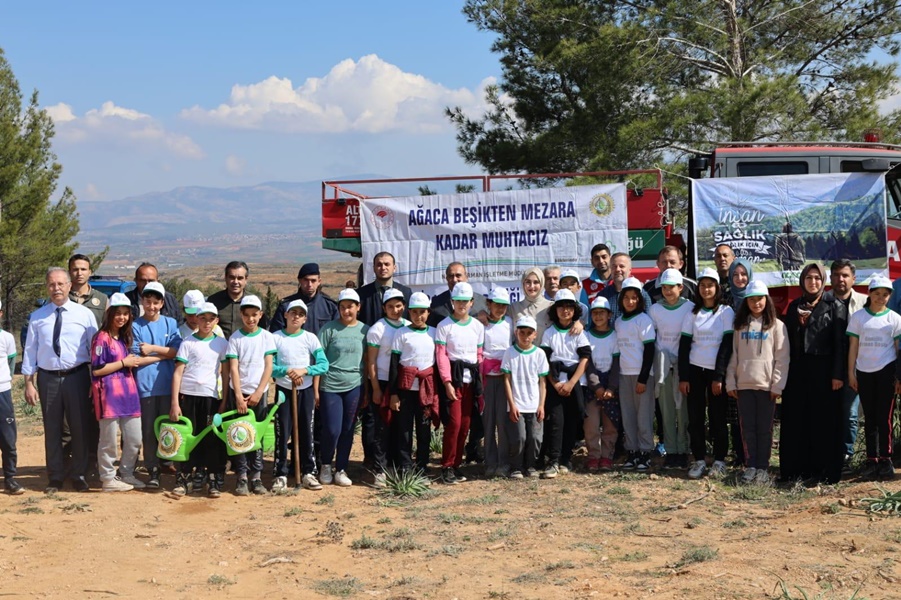 21-26 Mart “Orman Haftası” Münasebetiyle Kaymakamımız Sayın Hatice Gamze KURAN İle Birlikte Fidan Dikimi Etkinliği Gerçekleştirildi